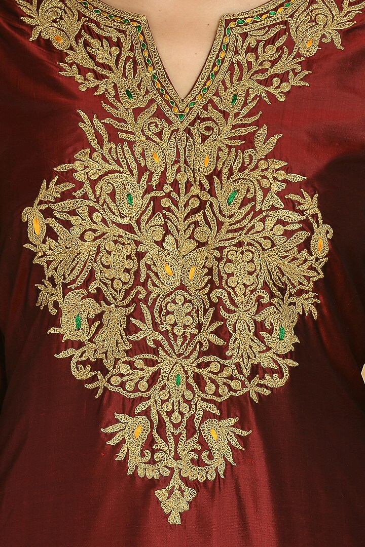 Maroon Velvet Kurta Set by Shobha Rani at Pernia's Pop Up Shop