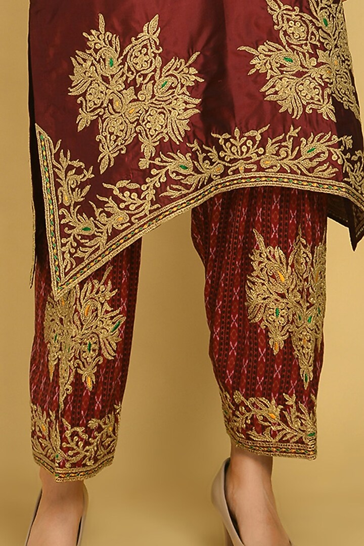 Maroon Velvet Kurta Set by Shobha Rani at Pernia's Pop Up Shop