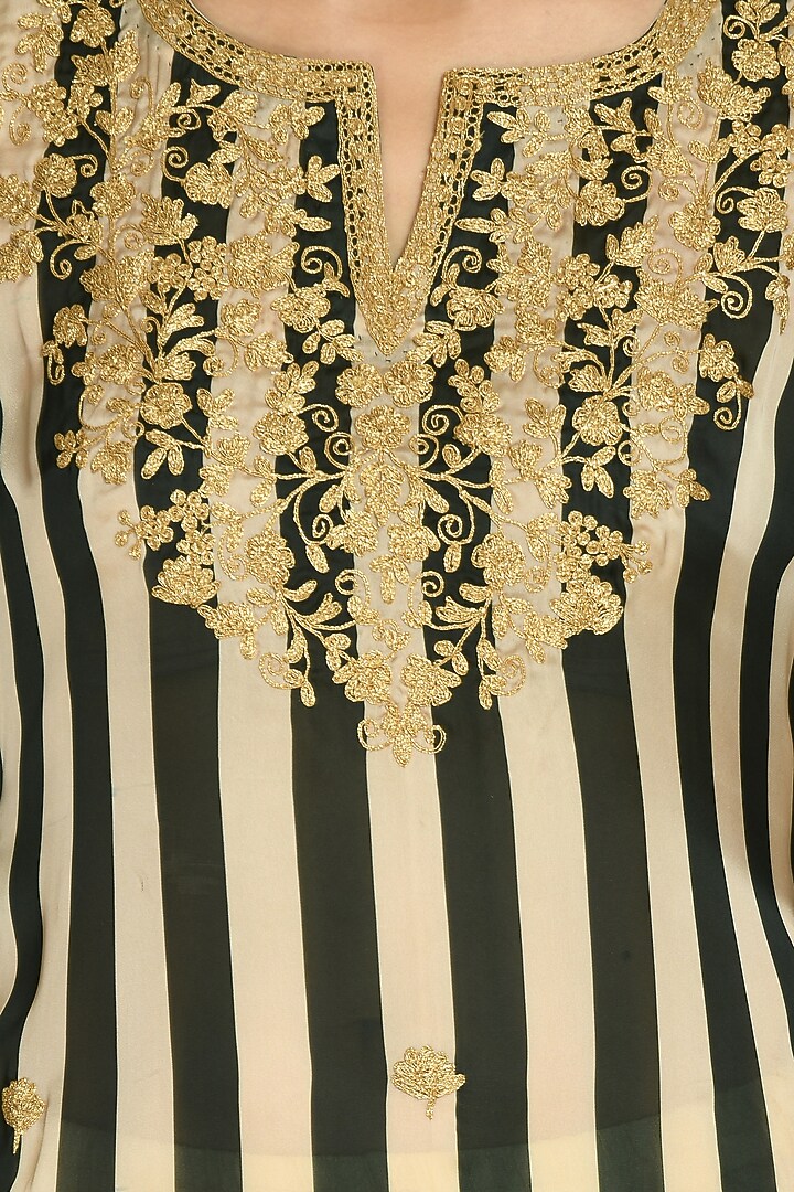 Forest Green Embroidered Kurta Set by Shobha Rani at Pernia's Pop Up Shop