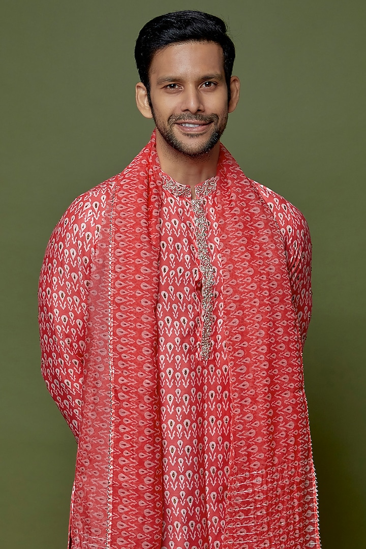 Pink Glaze Cotton Silk Digital Printed Kurta Set by sharad raghav men at Pernia's Pop Up Shop
