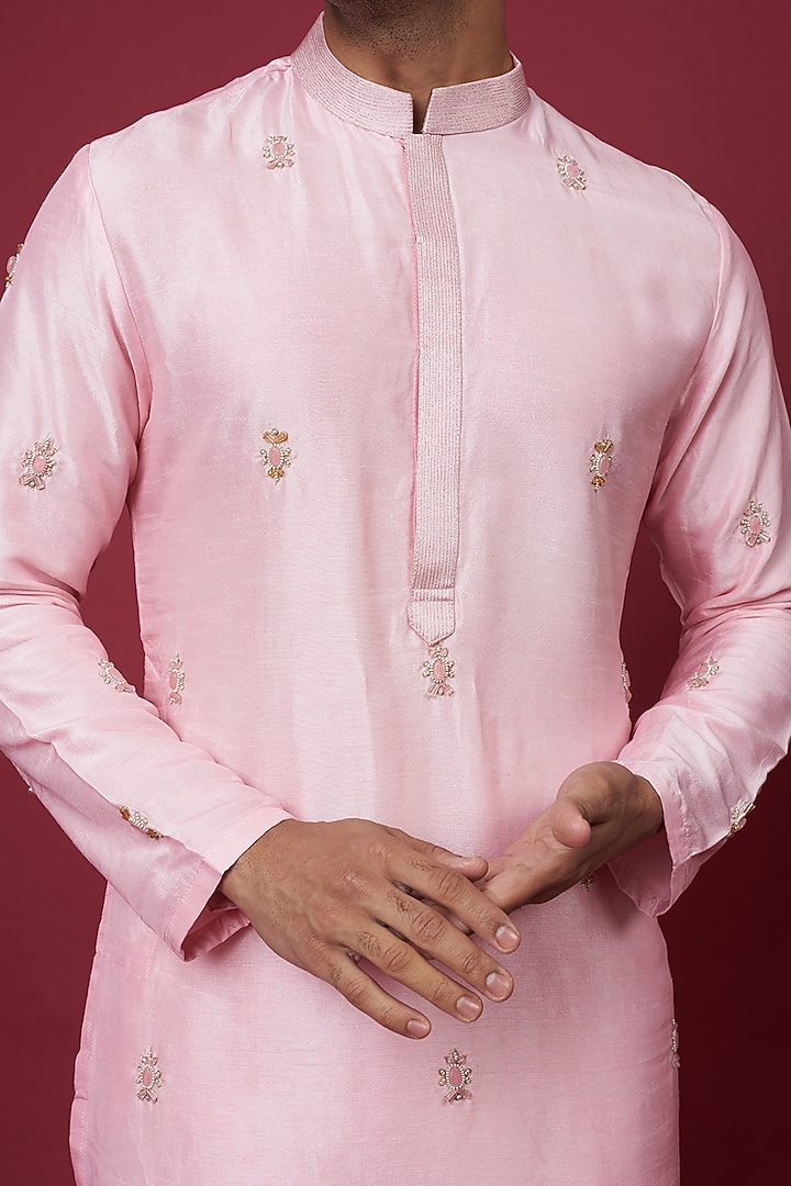 Pink Dola Silk Hand Embroidered Kurta Set by sharad raghav men at Pernia's Pop Up Shop