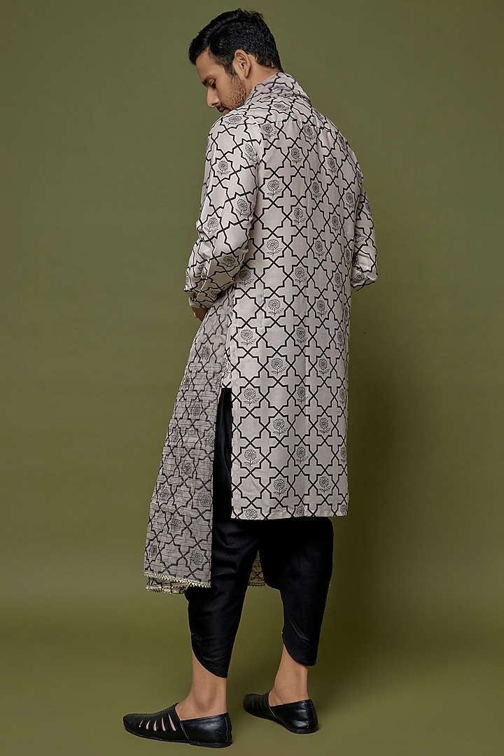 White Glaze Cotton Silk Floral Digital Printed Kurta Set by sharad raghav men at Pernia's Pop Up Shop