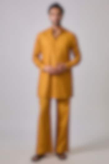Mustard Yellow Linen Cotton Kurta Set by Sharad raghav men at Pernia's Pop Up Shop