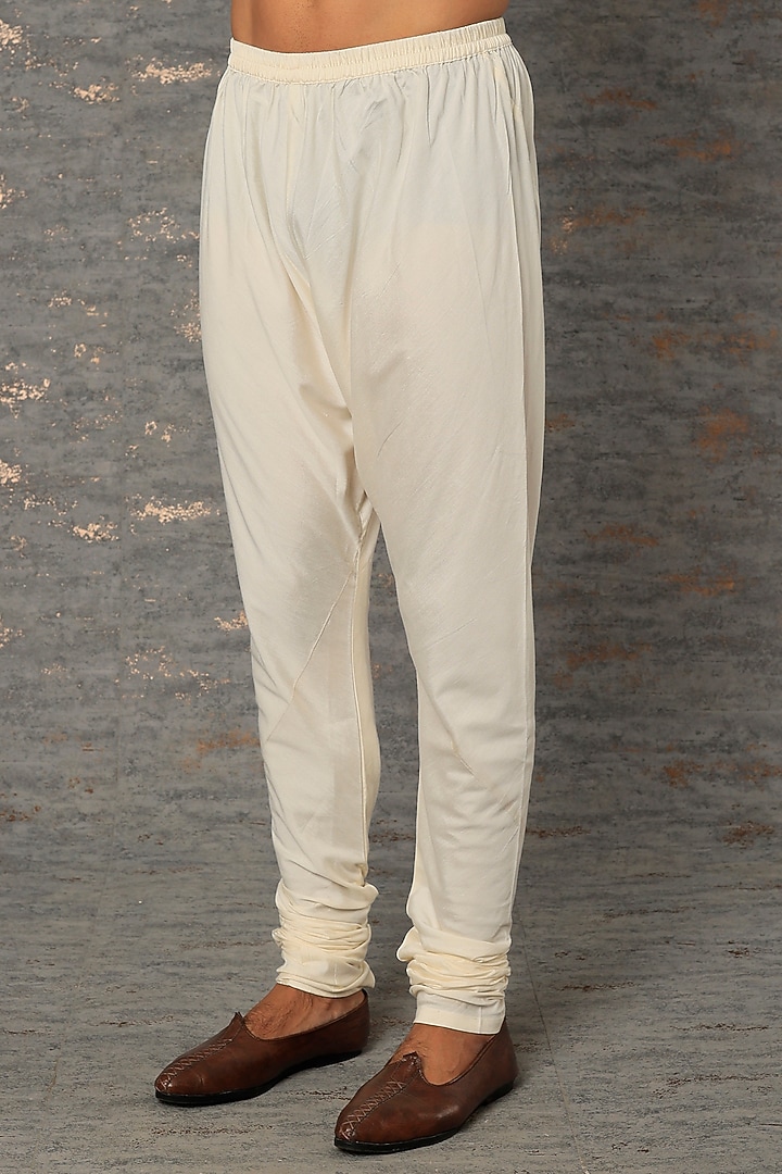 Peach Silk Chanderi Floral Printed & Gota Patti Embroidered Kurta Set by sharad raghav men at Pernia's Pop Up Shop