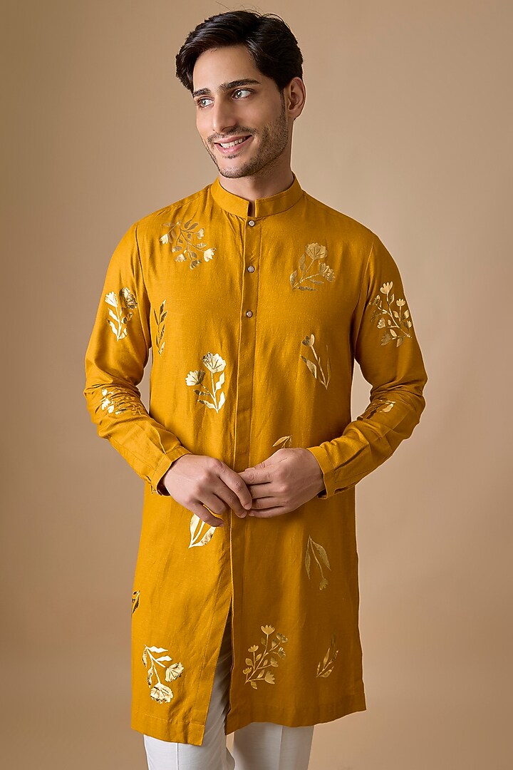 Mustard Yellow Linen Silk Foil Printed Kurta Set by Sharad Raghav men at Pernia's Pop Up Shop