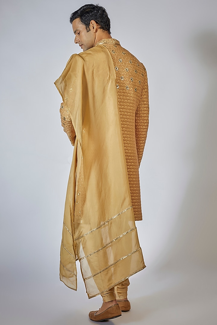 Gold Silk Zari Embroidered Wedding Indowestern Set by Sharad raghav men at Pernia's Pop Up Shop