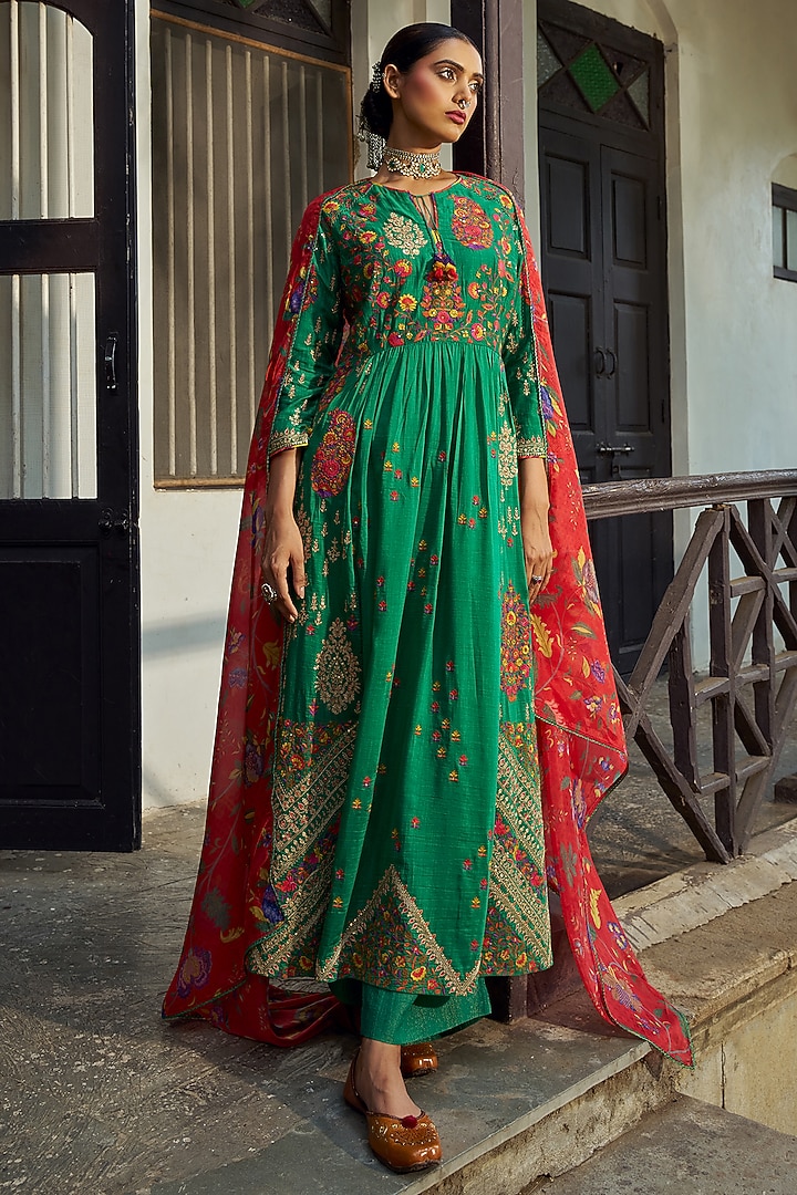 Bottle Green Linen Resham Embroidered Kurta Set by SHRADDHA RAMBHIA at Pernia's Pop Up Shop