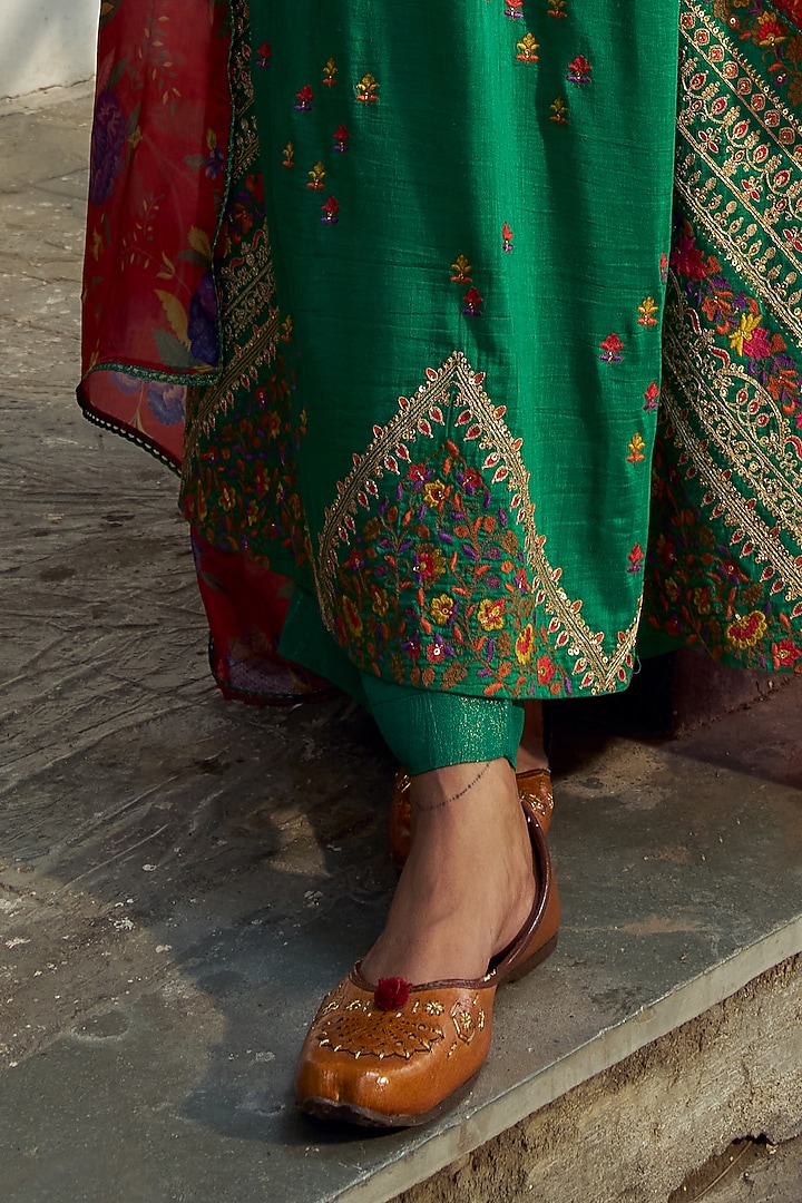 Bottle Green Linen Resham Embroidered Kurta Set by SHRADDHA RAMBHIA at Pernia's Pop Up Shop