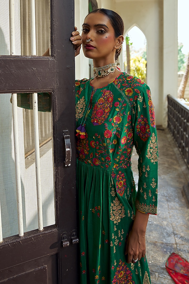 Bottle Green Linen Resham Embroidered Kurta Set by SHRADDHA RAMBHIA at Pernia's Pop Up Shop