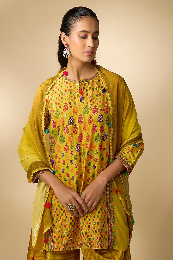 Yellow Slub Silk Printed Dhoti Set by SHRADDHA RAMBHIA at Pernia's Pop Up Shop