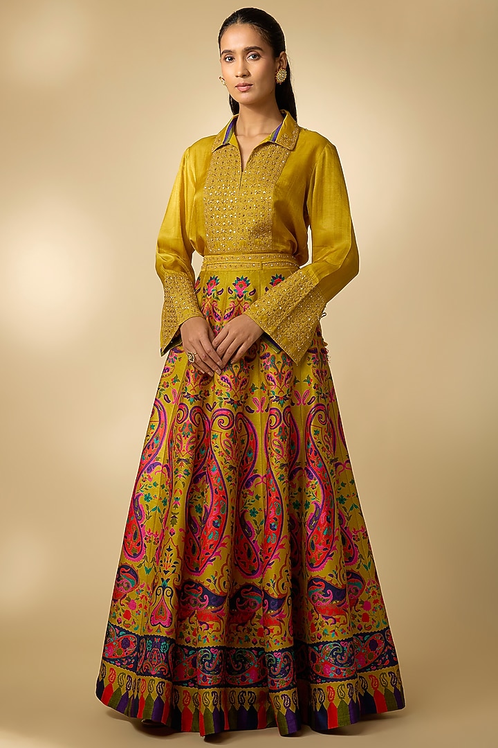 Mustard Gajji Silk Paisley Printed Lehenga Set by SHRADDHA RAMBHIA at Pernia's Pop Up Shop