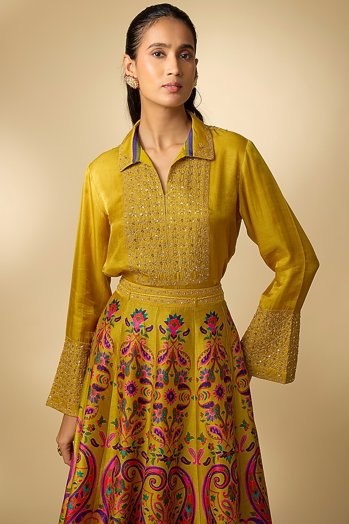 Mustard Gajji Silk Paisley Printed Lehenga Set by SHRADDHA RAMBHIA at Pernia's Pop Up Shop