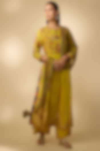 Mustard Linen Silk Resham Embroidered Kurta Set by SHRADDHA RAMBHIA at Pernia's Pop Up Shop