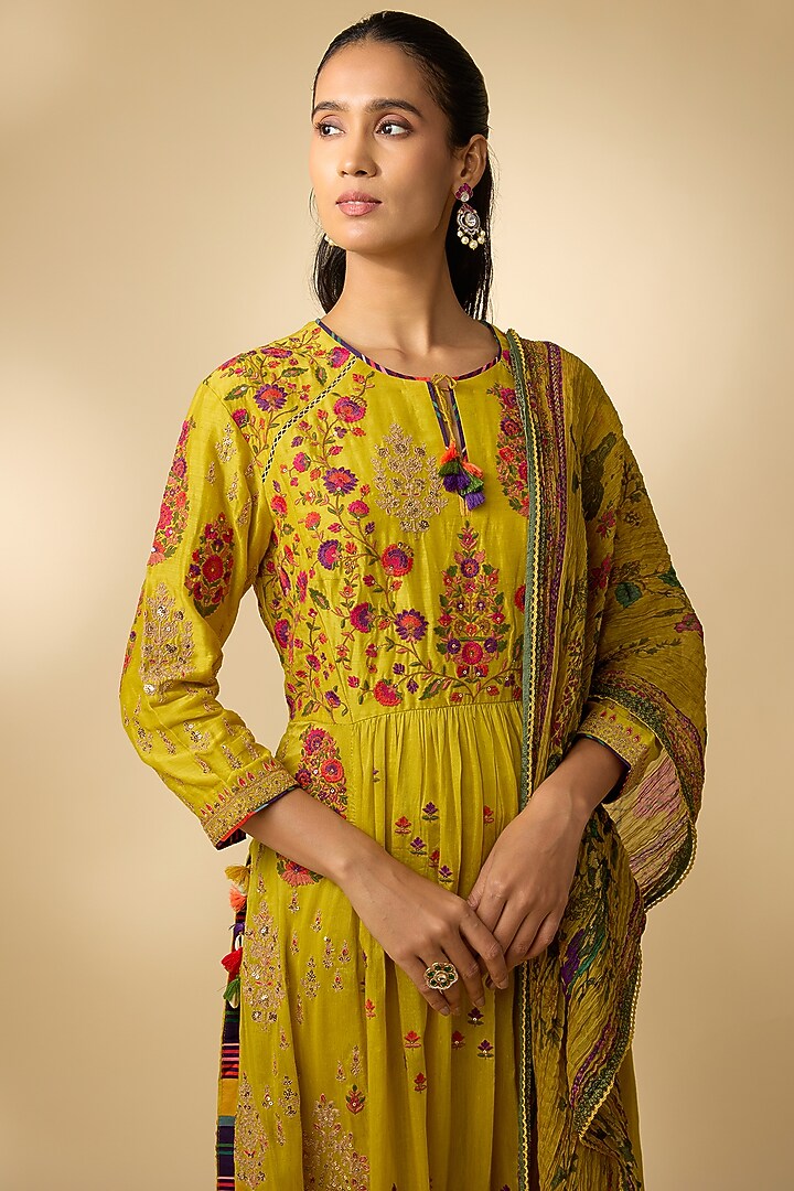 Mustard Linen Silk Resham Embroidered Kurta Set by SHRADDHA RAMBHIA at Pernia's Pop Up Shop