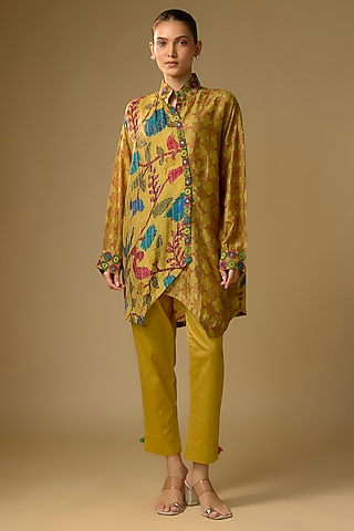 Mustard Slub Silk Kalamkari Printed Asymmetrical Shirt by SHRADDHA RAMBHIA