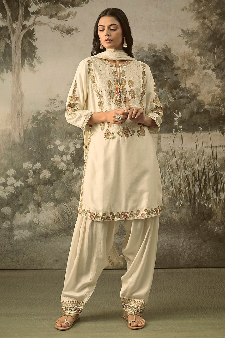 Ivory Vegan Slub Silk Resham Embroidered Kurta Set by SHRADDHA RAMBHIA at Pernia's Pop Up Shop