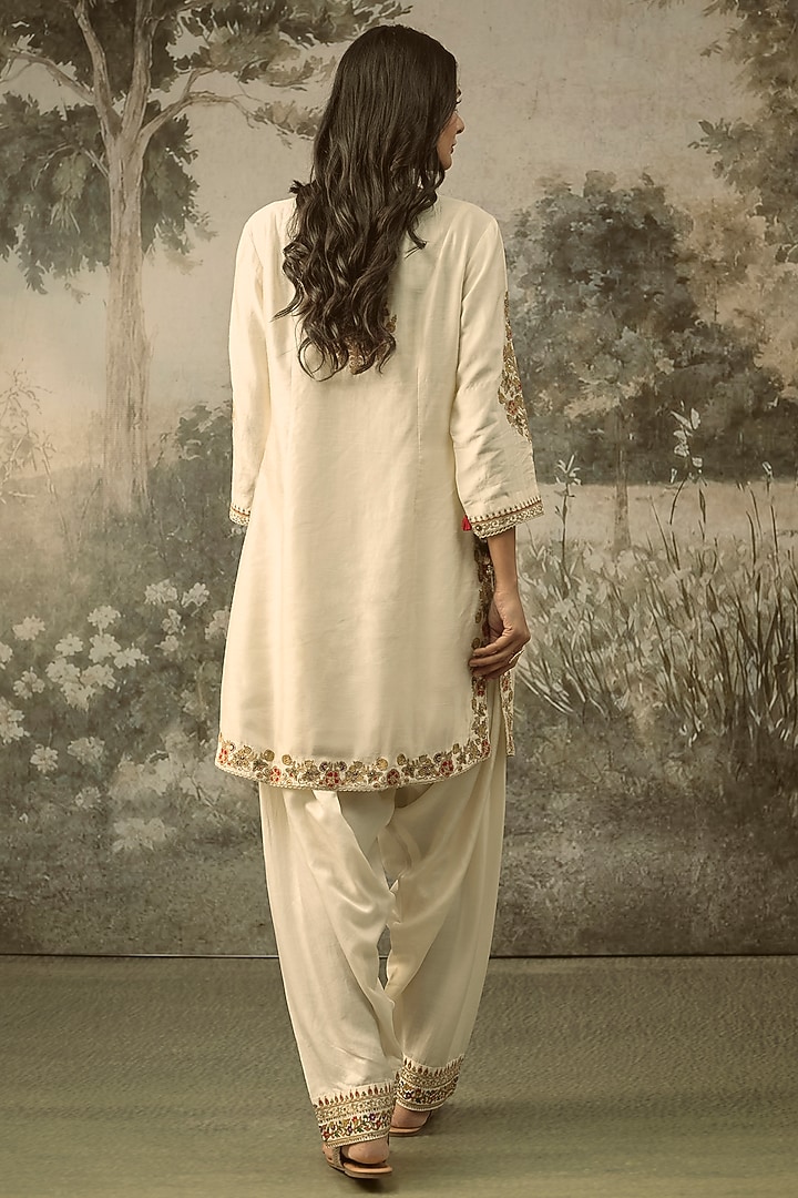 Ivory Vegan Slub Silk Resham Embroidered Kurta Set by SHRADDHA RAMBHIA at Pernia's Pop Up Shop