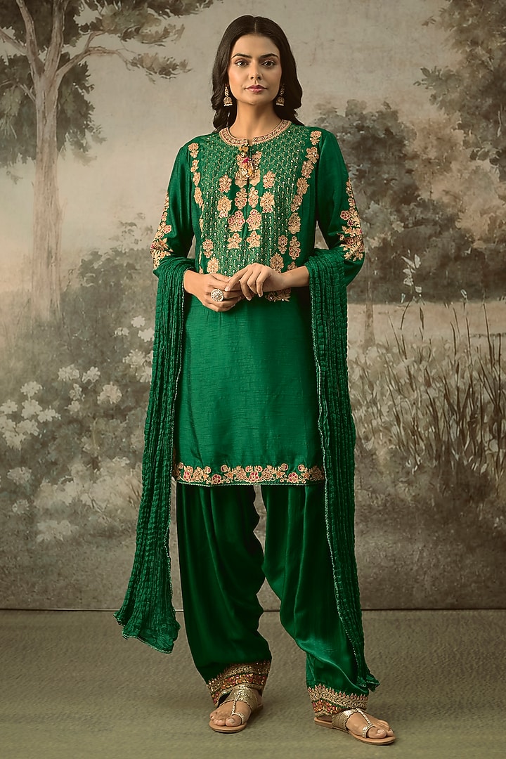 Green Vegan Slub Silk Resham Embroidered Kurta Set by SHRADDHA RAMBHIA at Pernia's Pop Up Shop