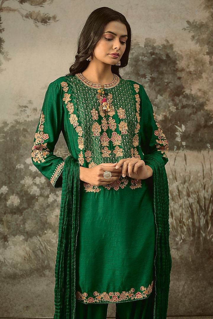Green Vegan Slub Silk Resham Embroidered Kurta Set by SHRADDHA RAMBHIA at Pernia's Pop Up Shop