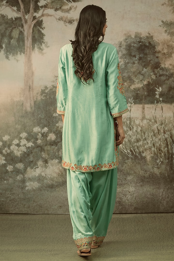 Duckegg Blue Vegan Slub Silk Resham Embroidered Kurta Set by SHRADDHA RAMBHIA at Pernia's Pop Up Shop