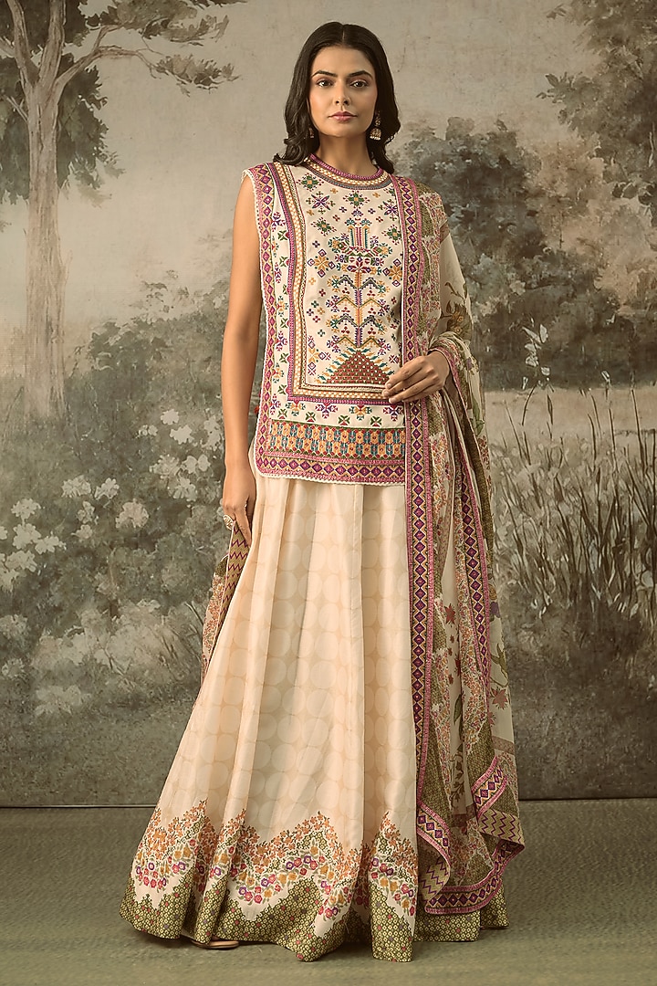 Ivory Vegan Slub Silk Embroidered Wedding Lehenga Set by SHRADDHA RAMBHIA at Pernia's Pop Up Shop