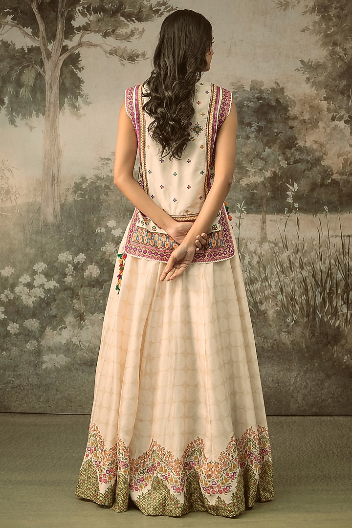 Ivory Vegan Slub Silk Embroidered Wedding Lehenga Set by SHRADDHA RAMBHIA at Pernia's Pop Up Shop