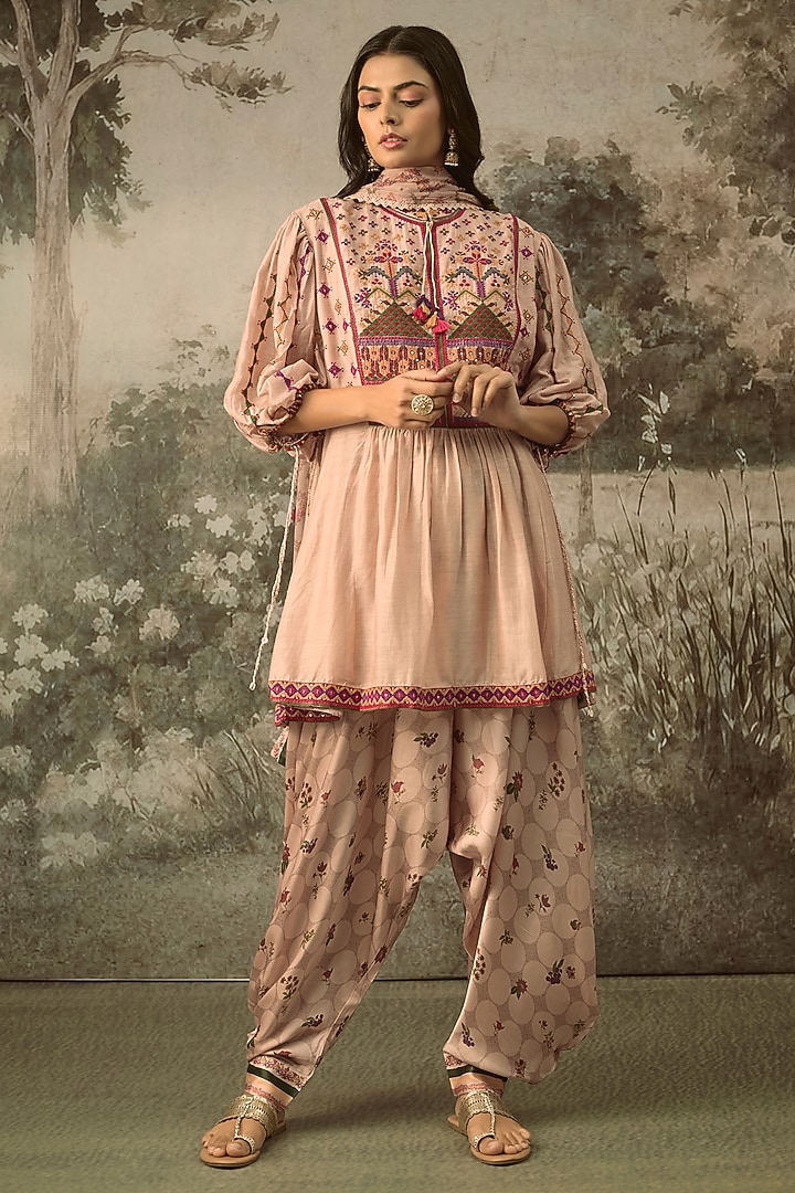 Dusty Pink Vegan Linen Silk Embroidered Kurta Set by SHRADDHA RAMBHIA at Pernia's Pop Up Shop