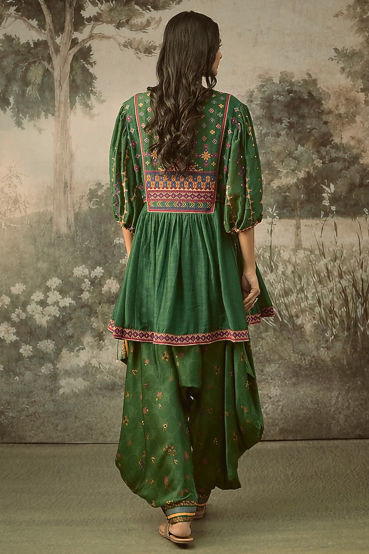 Green Vegan Linen Silk Cross-Stitch Embroidered Tie-Up kurta Set by SHRADDHA RAMBHIA at Pernia's Pop Up Shop
