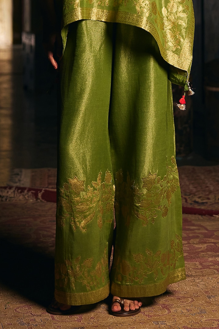 Mehendi Green Fine Chanderi Jacquard Tissue Co-Ord Set by SHRADDHA RAMBHIA at Pernia's Pop Up Shop