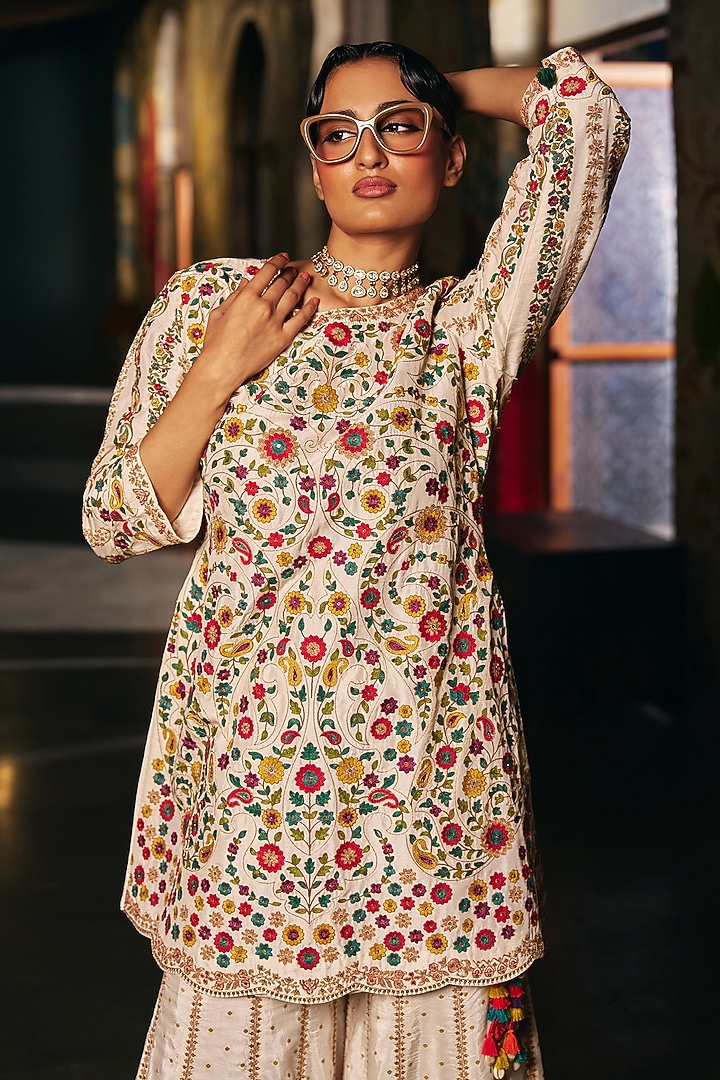 Ivory Vegan Slub Resham Embroidered Short Kurta Set by SHRADDHA RAMBHIA at Pernia's Pop Up Shop