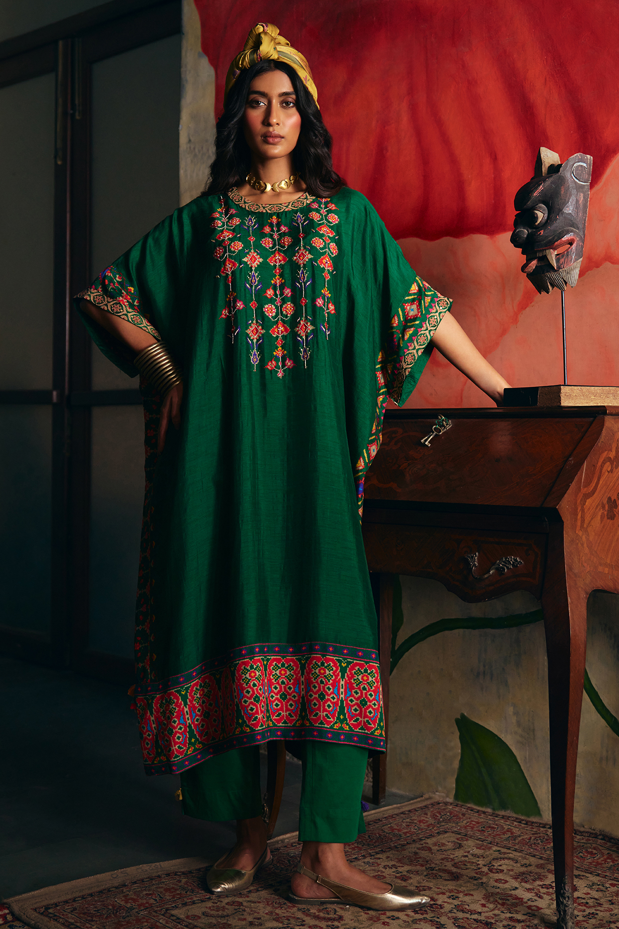 SHRADDHA RAMBHIA Bottle Green Vegan Slub Silk Kaftan-Style Kurta Set