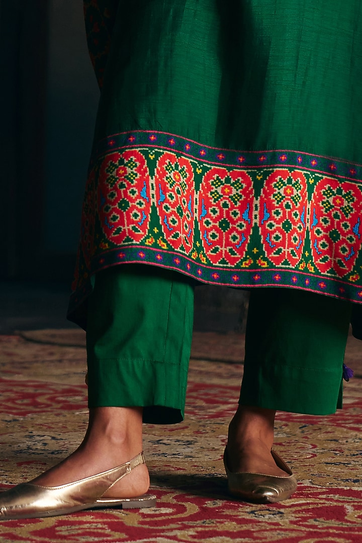 Bottle Green Vegan Slub Silk Kaftan-Style Kurta Set by SHRADDHA RAMBHIA at Pernia's Pop Up Shop