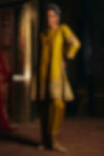 Mustard Vegan Slub Patola Printed Kurta Set by SHRADDHA RAMBHIA at Pernia's Pop Up Shop