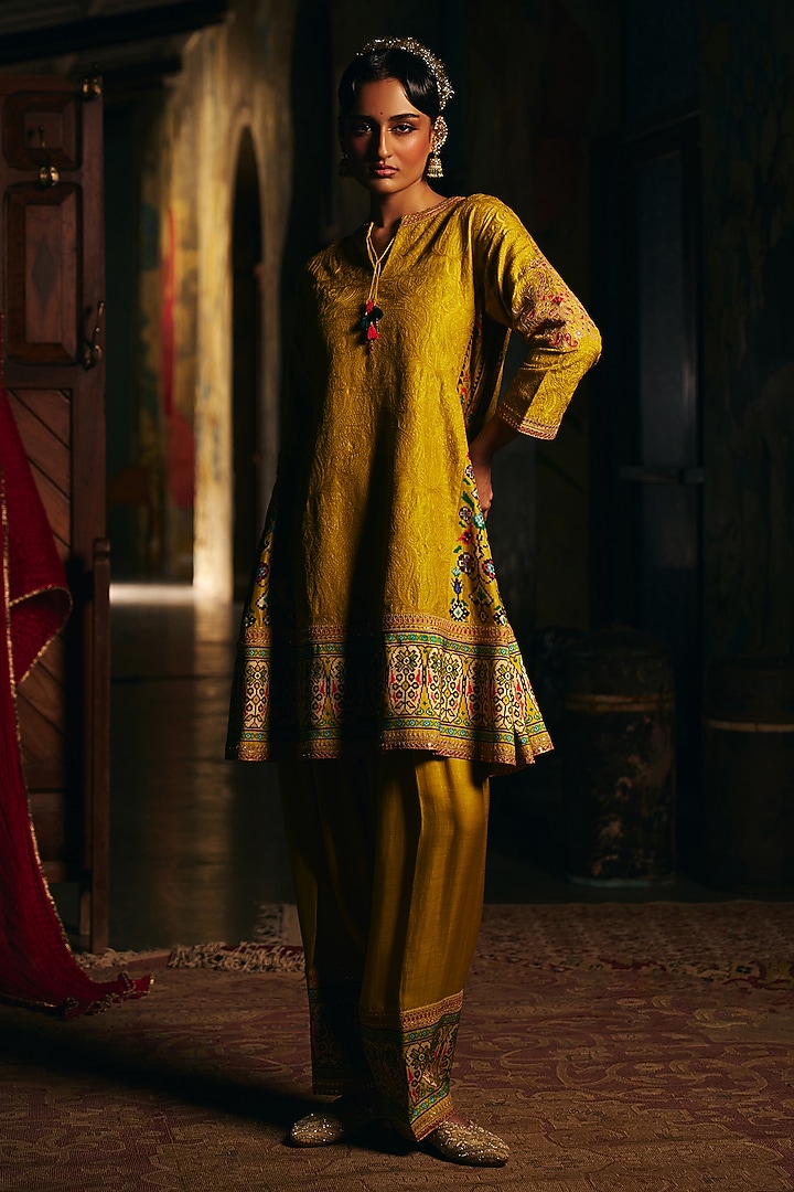 Mustard Vegan Slub Patola Printed Kurta Set by SHRADDHA RAMBHIA at Pernia's Pop Up Shop