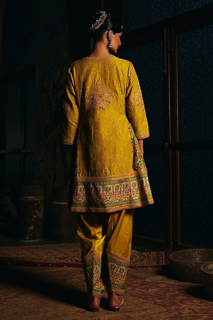Mustard Vegan Slub Patola Printed Kurta Set by SHRADDHA RAMBHIA at Pernia's Pop Up Shop