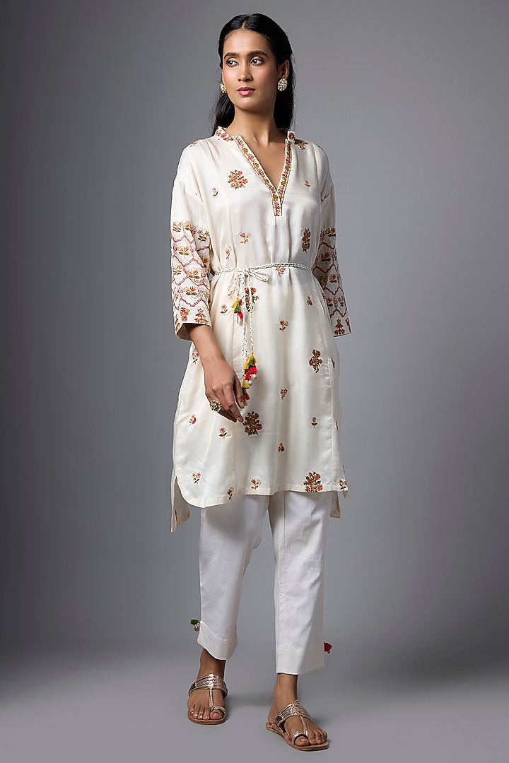 Ivory Vegan Gajji Silk Resham Embroidered Kurta Set by SHRADDHA RAMBHIA at Pernia's Pop Up Shop