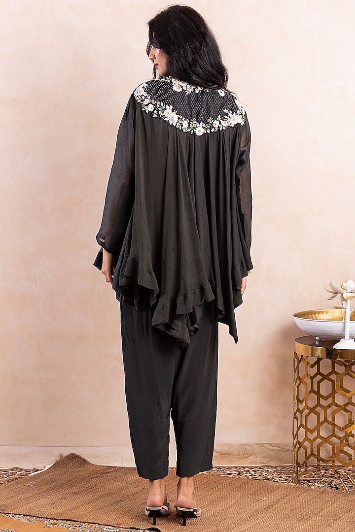 Grey Crepe Straight Pant Set by Shikha & Srishti at Pernia's Pop Up Shop