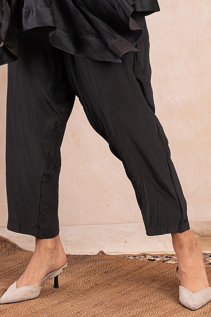 Grey Crepe Straight Pant Set by Shikha & Srishti at Pernia's Pop Up Shop