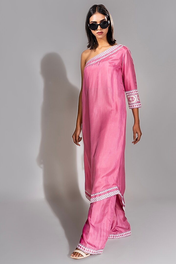 Pink Natural Silk Thread Embroidered Co-Ord Set by Shruti S at Pernia's Pop Up Shop