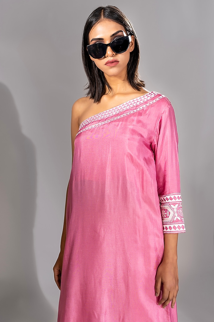 Pink Natural Silk Thread Embroidered Co-Ord Set by Shruti S at Pernia's Pop Up Shop
