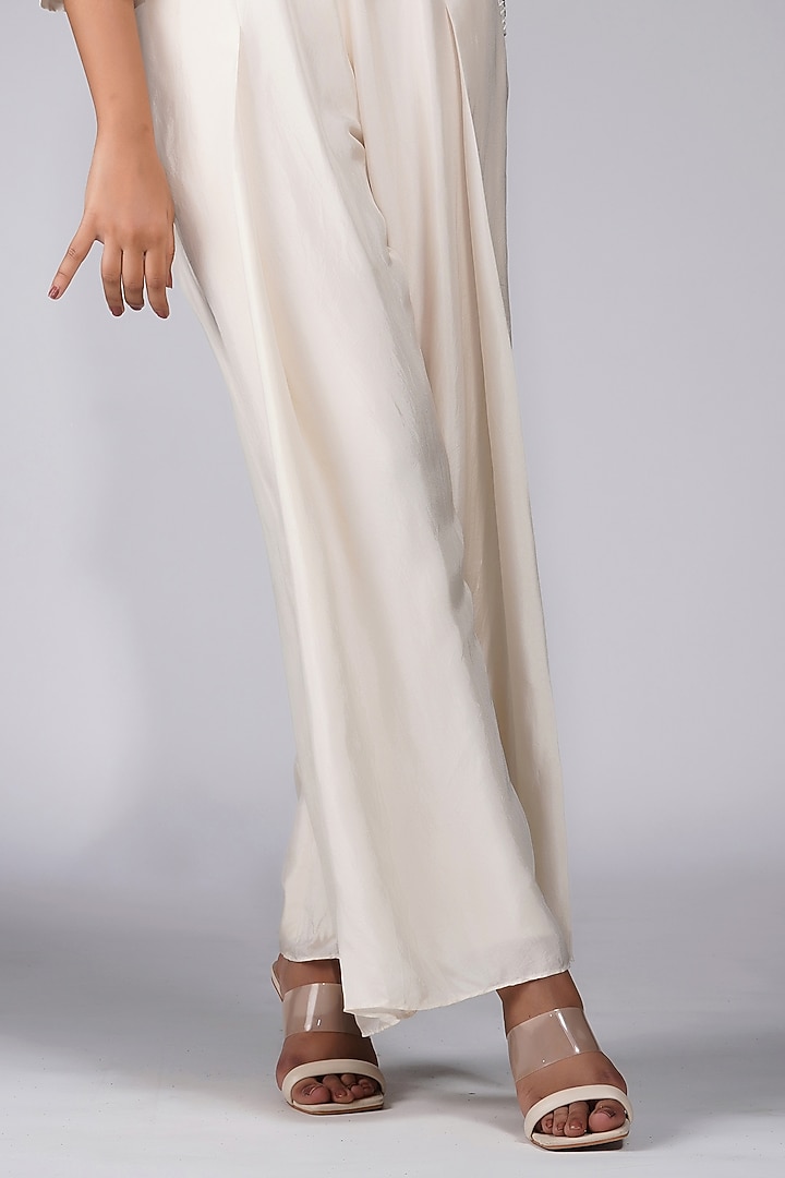 Off-White Silk Embroidered Co-Ord Set by Shruti S at Pernia's Pop Up Shop