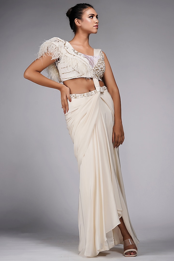 Off-White Crepe Pre-Stitched Saree Set by Shruti S at Pernia's Pop Up Shop