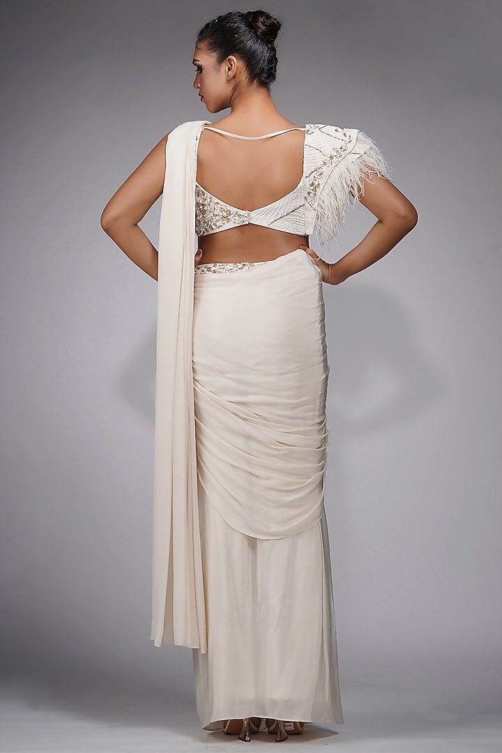 Off-White Crepe Pre-Stitched Wedding Saree Set by Shruti S at Pernia's Pop Up Shop