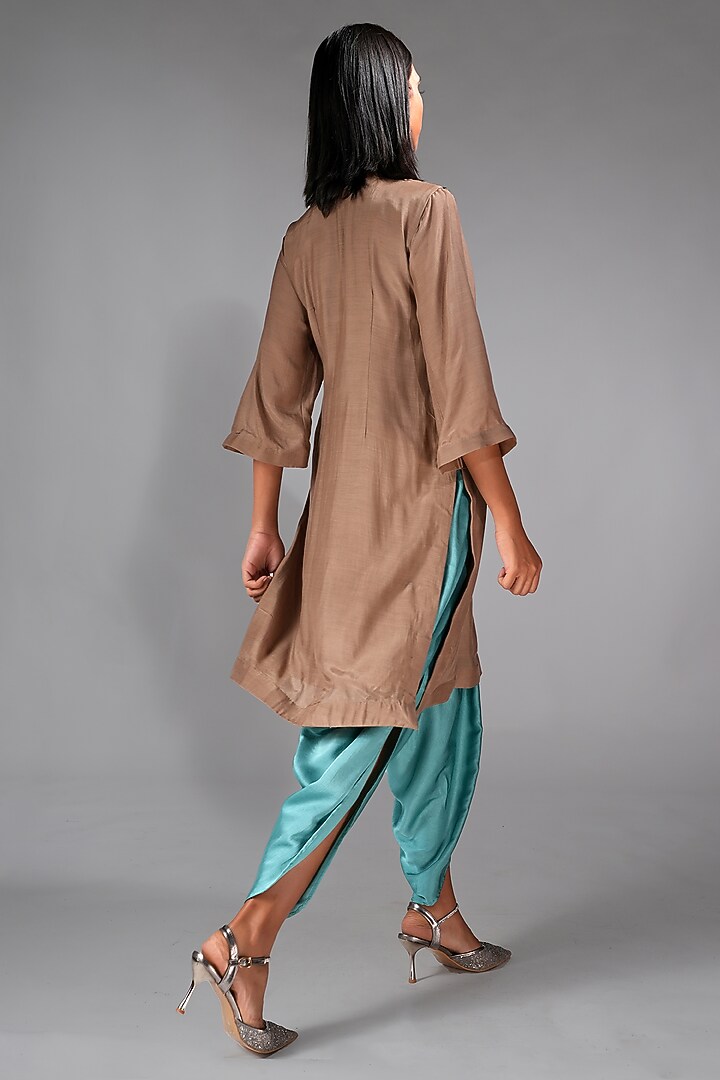Brown Mulmul Thread Embroidered Kurta Set by Shruti S at Pernia's Pop Up Shop