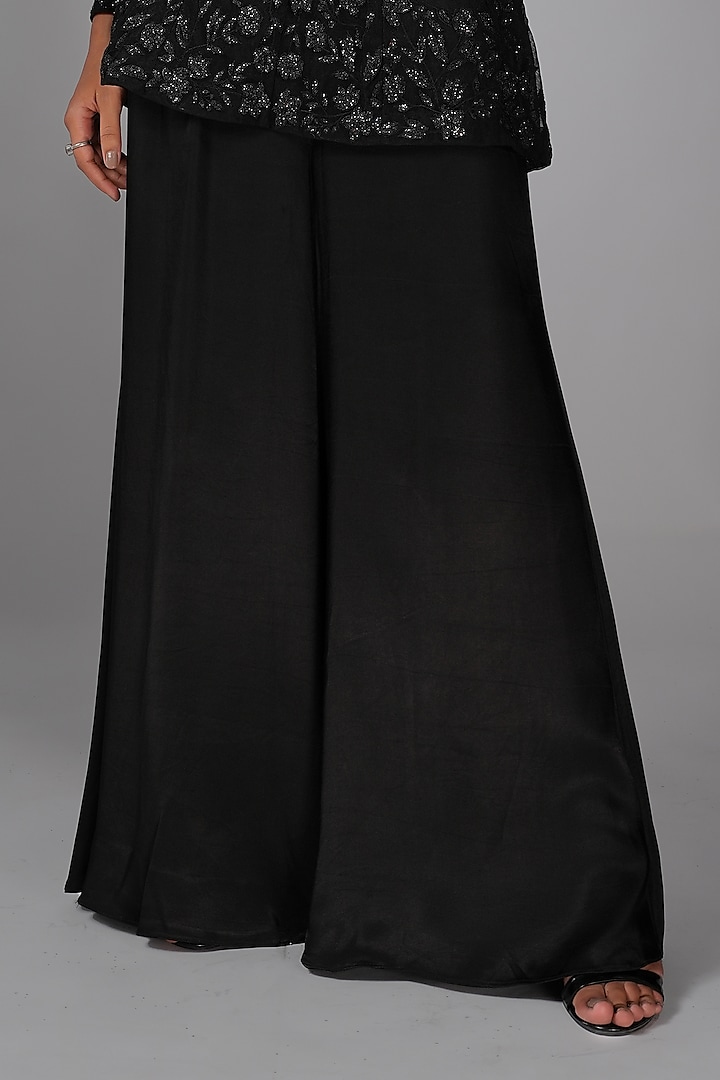 Black Star Net Sequins Hand Embroidered Kurta Set by Shruti S at Pernia's Pop Up Shop