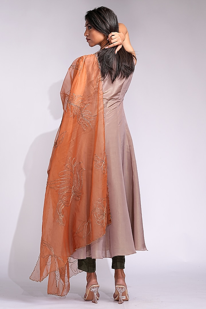 Rose Gold Silk A-Line Kurta Set by Shruti S at Pernia's Pop Up Shop
