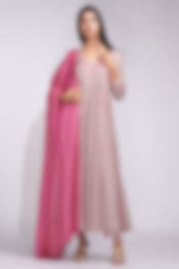 Pink Mulmul Cotton Zari Embroidered Kurta Set by Shruti S at Pernia's Pop Up Shop