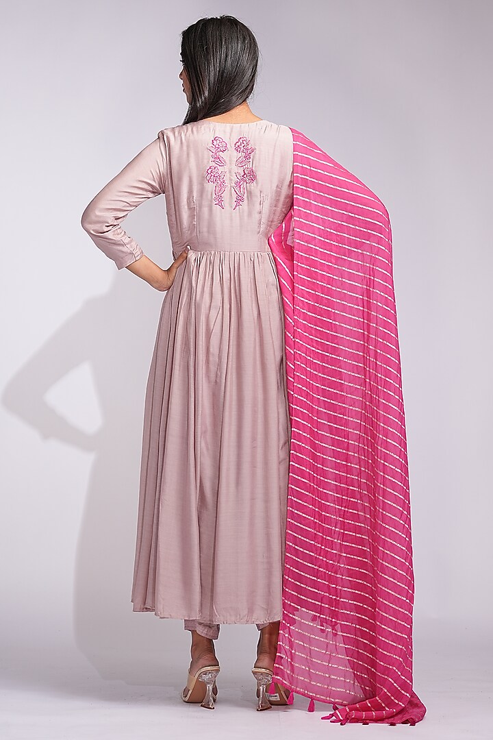 Pink Mulmul Cotton Zari Embroidered Kurta Set by Shruti S at Pernia's Pop Up Shop