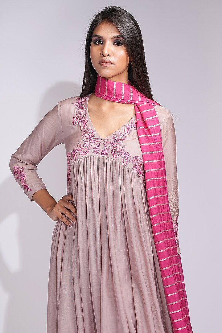 Pink Mulmul Cotton Zari Embroidered Kurta Set by Shruti S at Pernia's Pop Up Shop