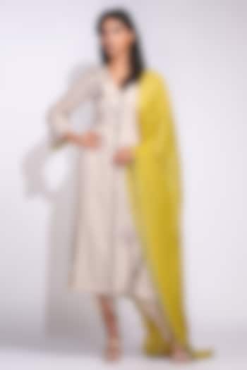 Beige Cotton Hand Embroidered Kurta Set by Shruti S at Pernia's Pop Up Shop